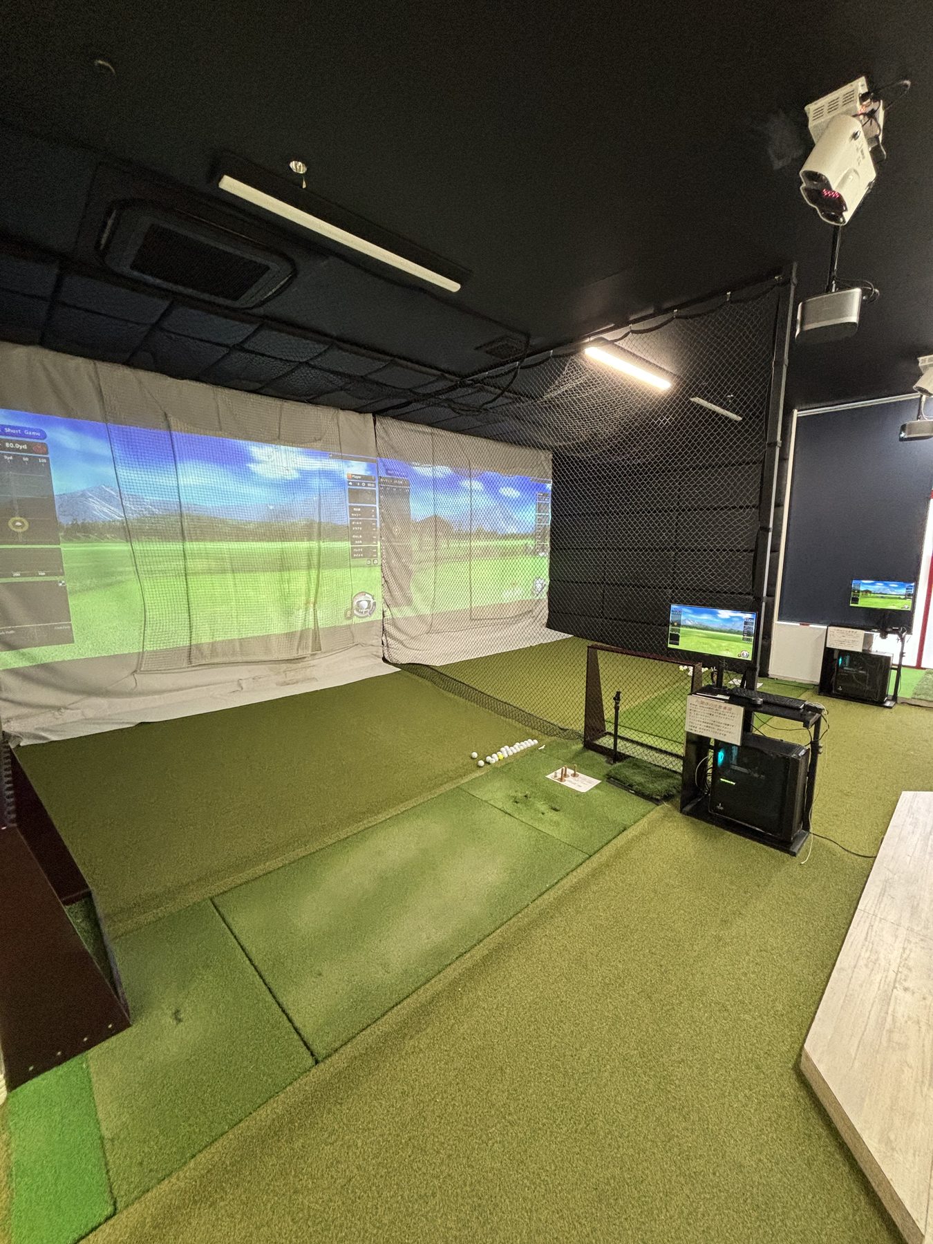 ROUTE43 GOLF RANGE のシミュレーションゴルフ打席